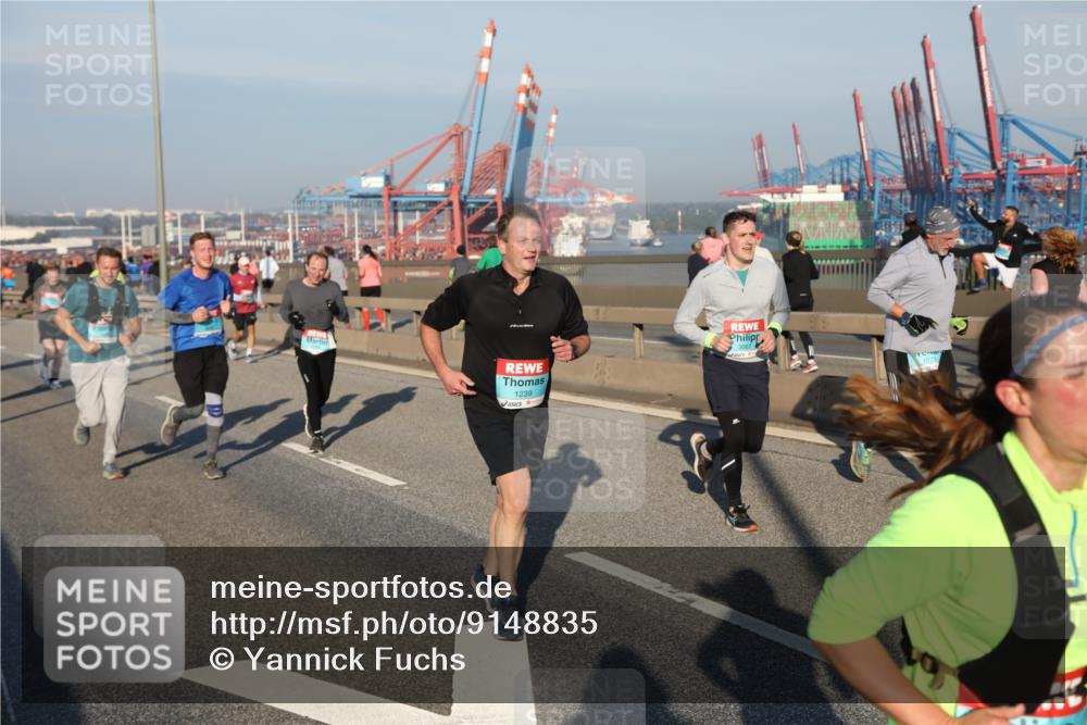 03.10.2025 - Köhlbrandbrückenlauf Yannick Fuchs http://msf.ph/oto/9148835 03.10.2025 08:40:22 Position 2 1239, 3067 meine-sportfotos.de