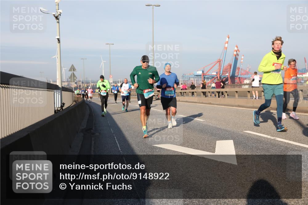 03.10.2025 - Köhlbrandbrückenlauf Yannick Fuchs http://msf.ph/oto/9148922 03.10.2025 08:40:29 Position 2  meine-sportfotos.de