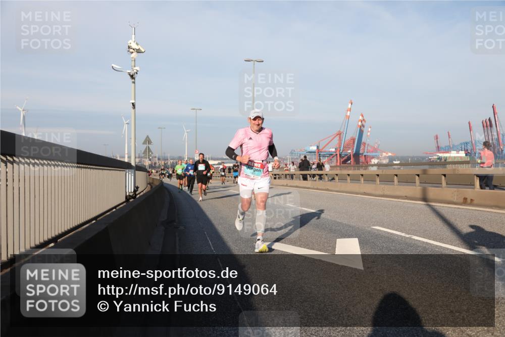 03.10.2025 - Köhlbrandbrückenlauf Yannick Fuchs http://msf.ph/oto/9149064 03.10.2025 08:40:39 Position 2 321 meine-sportfotos.de