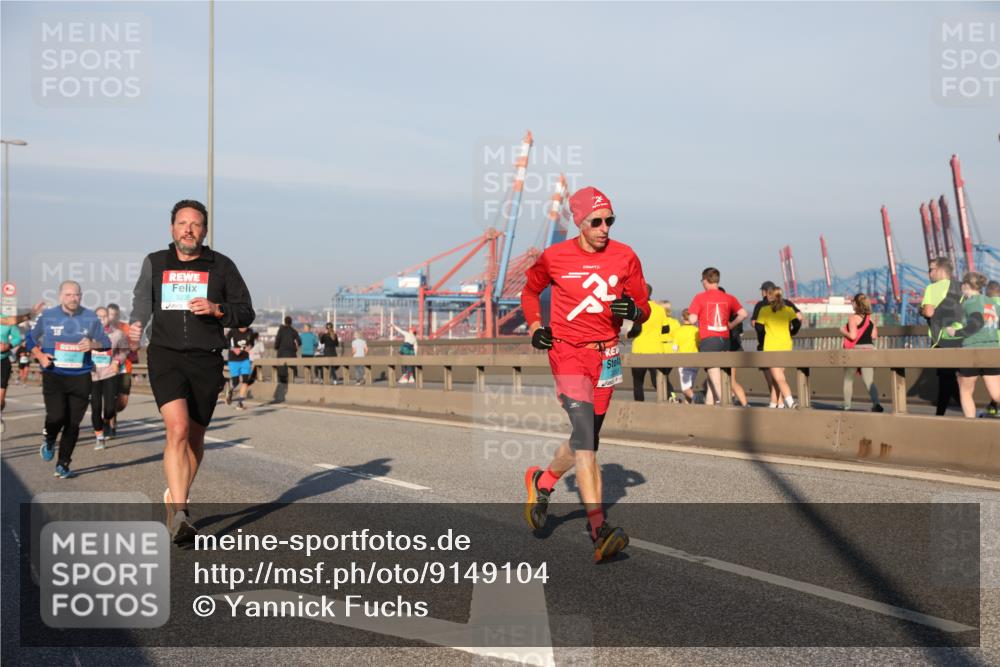 03.10.2025 - Köhlbrandbrückenlauf Yannick Fuchs http://msf.ph/oto/9149104 03.10.2025 08:40:42 Position 2 3235 meine-sportfotos.de