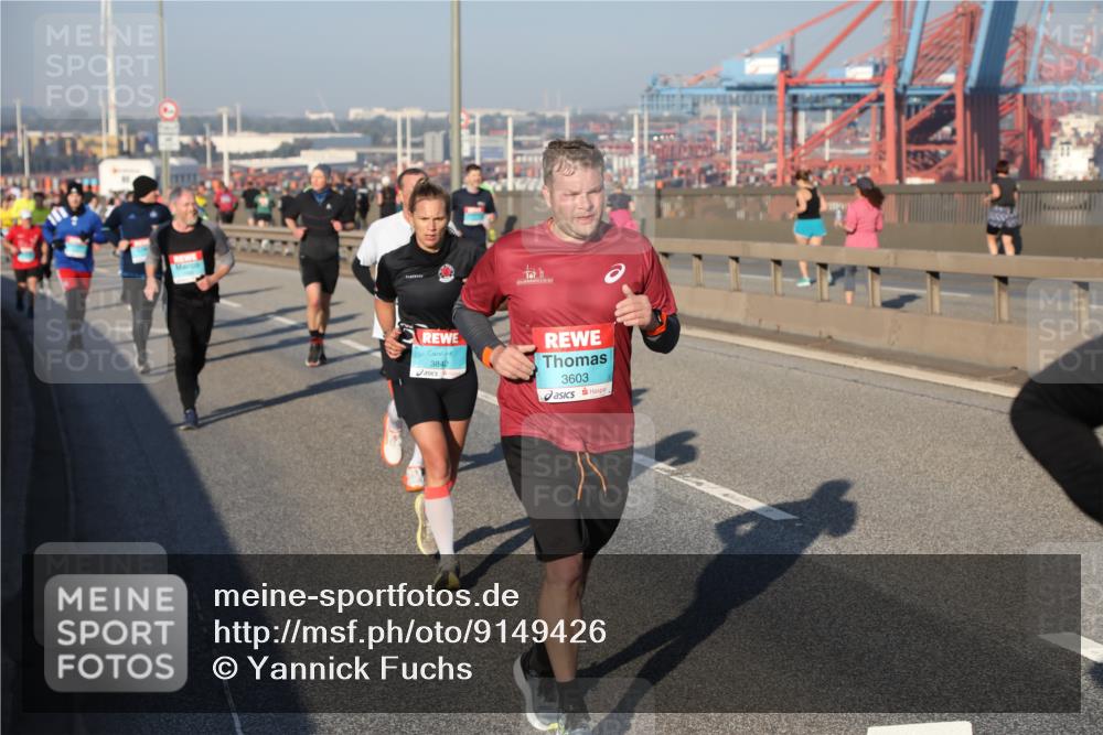 03.10.2025 - Köhlbrandbrückenlauf Yannick Fuchs http://msf.ph/oto/9149426 03.10.2025 08:41:05 Position 2 3842, 3603 meine-sportfotos.de