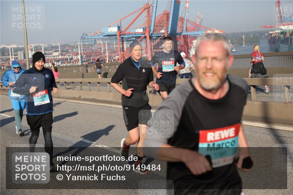 03.10.2025 - Köhlbrandbrückenlauf Yannick Fuchs http://msf.ph/oto/9149484 03.10.2025 08:41:10 Position 2 3119, 3138, 1385, 12, 812 meine-sportfotos.de