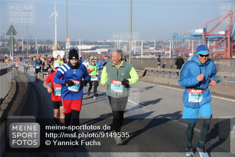 03.10.2025 - Köhlbrandbrückenlauf Yannick Fuchs http://msf.ph/oto/9149535 03.10.2025 08:41:13 Position 2 1477, 3121, 3120, 1328 meine-sportfotos.de