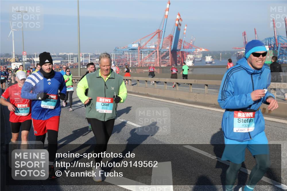 03.10.2025 - Köhlbrandbrückenlauf Yannick Fuchs http://msf.ph/oto/9149562 03.10.2025 08:41:15 Position 2 1477, 3121, 3120, 1328 meine-sportfotos.de