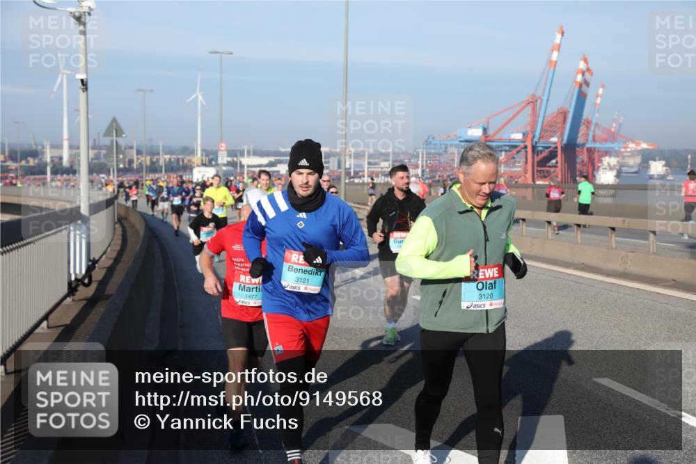 03.10.2025 - Köhlbrandbrückenlauf Yannick Fuchs http://msf.ph/oto/9149568 03.10.2025 08:41:15 Position 2 1477, 3121, 3120 meine-sportfotos.de