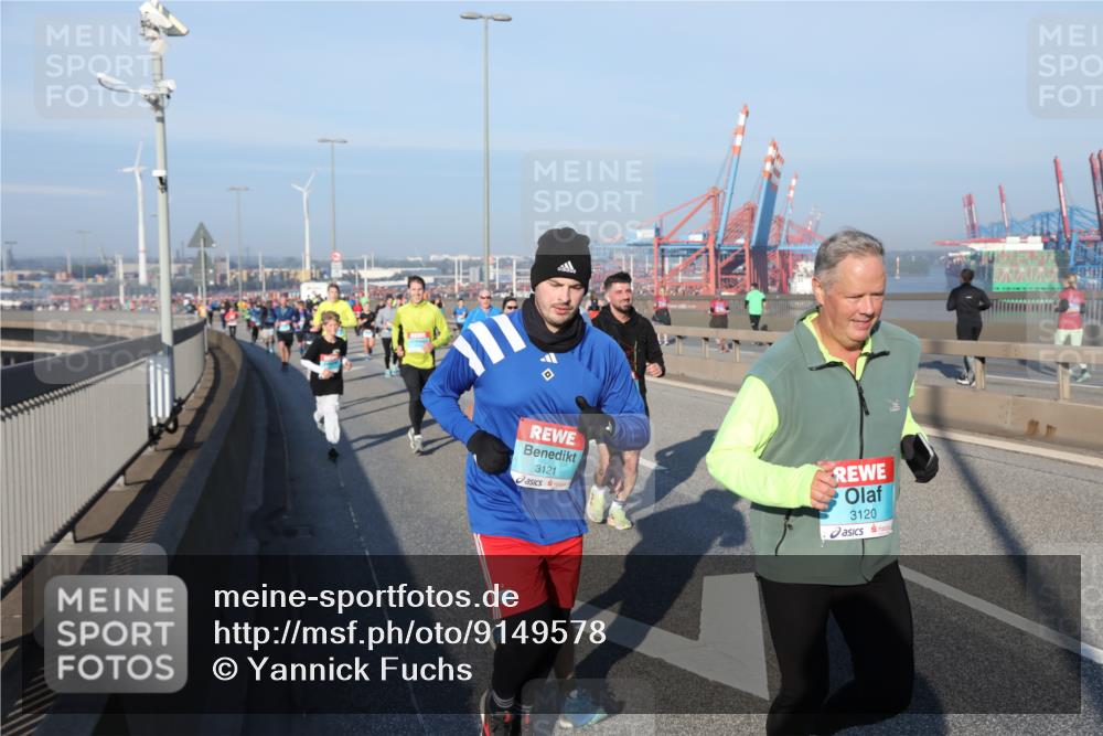 03.10.2025 - Köhlbrandbrückenlauf Yannick Fuchs http://msf.ph/oto/9149578 03.10.2025 08:41:16 Position 2 3121, 3120 meine-sportfotos.de