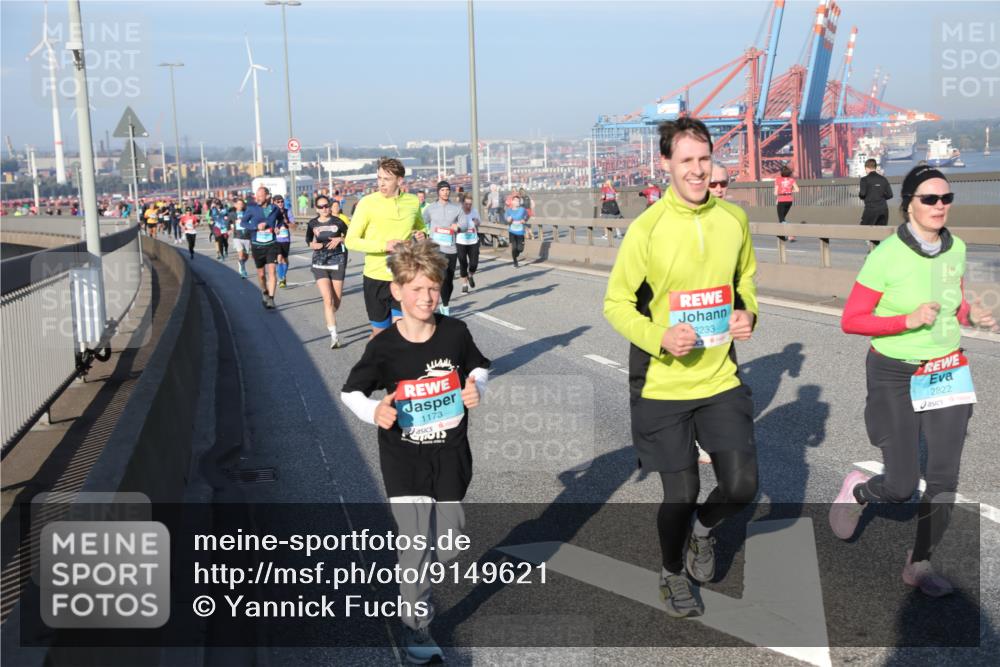03.10.2025 - Köhlbrandbrückenlauf Yannick Fuchs http://msf.ph/oto/9149621 03.10.2025 08:41:18 Position 2 1173, 3233, 2822 meine-sportfotos.de