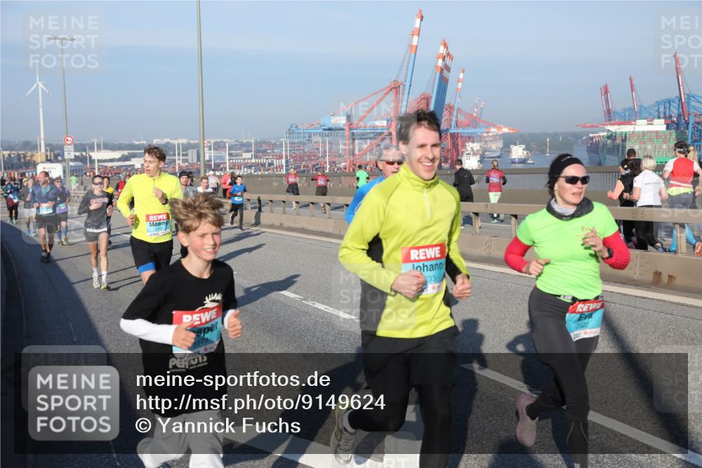 03.10.2025 - Köhlbrandbrückenlauf Yannick Fuchs http://msf.ph/oto/9149624 03.10.2025 08:41:19 Position 2 1111, 233, 2822 meine-sportfotos.de