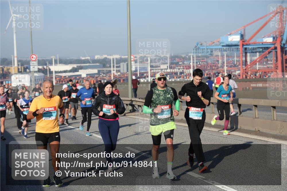 03.10.2025 - Köhlbrandbrückenlauf Yannick Fuchs http://msf.ph/oto/9149841 03.10.2025 08:41:37 Position 2 1428, 44, 1346, 1767 meine-sportfotos.de