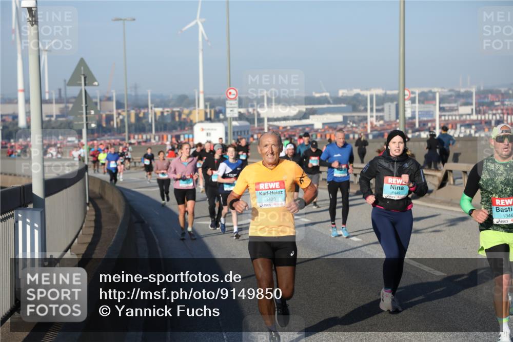 03.10.2025 - Köhlbrandbrückenlauf Yannick Fuchs http://msf.ph/oto/9149850 03.10.2025 08:41:37 Position 2 1428, 1449, 1346 meine-sportfotos.de