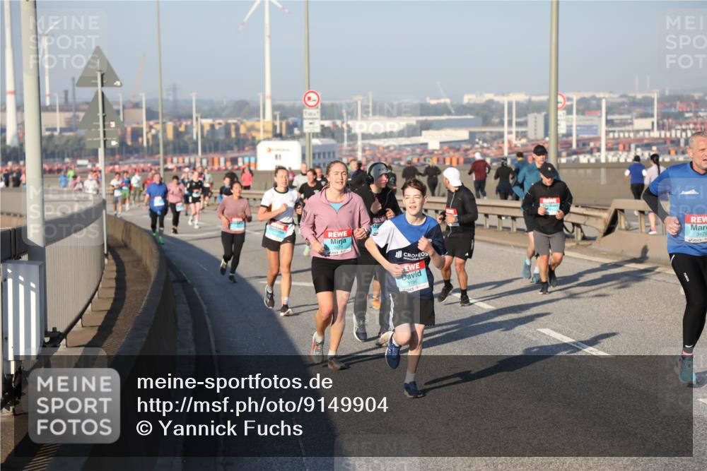 03.10.2025 - Köhlbrandbrückenlauf Yannick Fuchs http://msf.ph/oto/9149904 03.10.2025 08:41:40 Position 2 3196, 3679 meine-sportfotos.de