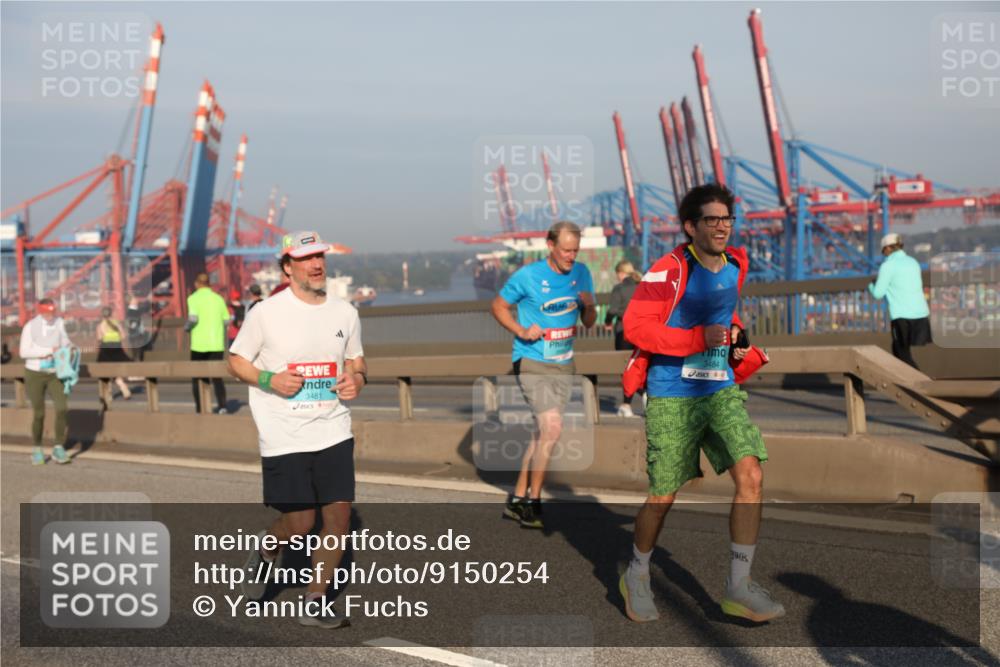 03.10.2025 - Köhlbrandbrückenlauf Yannick Fuchs http://msf.ph/oto/9150254 03.10.2025 08:42:09 Position 2 3481, 3484 meine-sportfotos.de