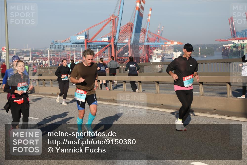 03.10.2025 - Köhlbrandbrückenlauf Yannick Fuchs http://msf.ph/oto/9150380 03.10.2025 08:42:22 Position 2 2903, 3799 meine-sportfotos.de