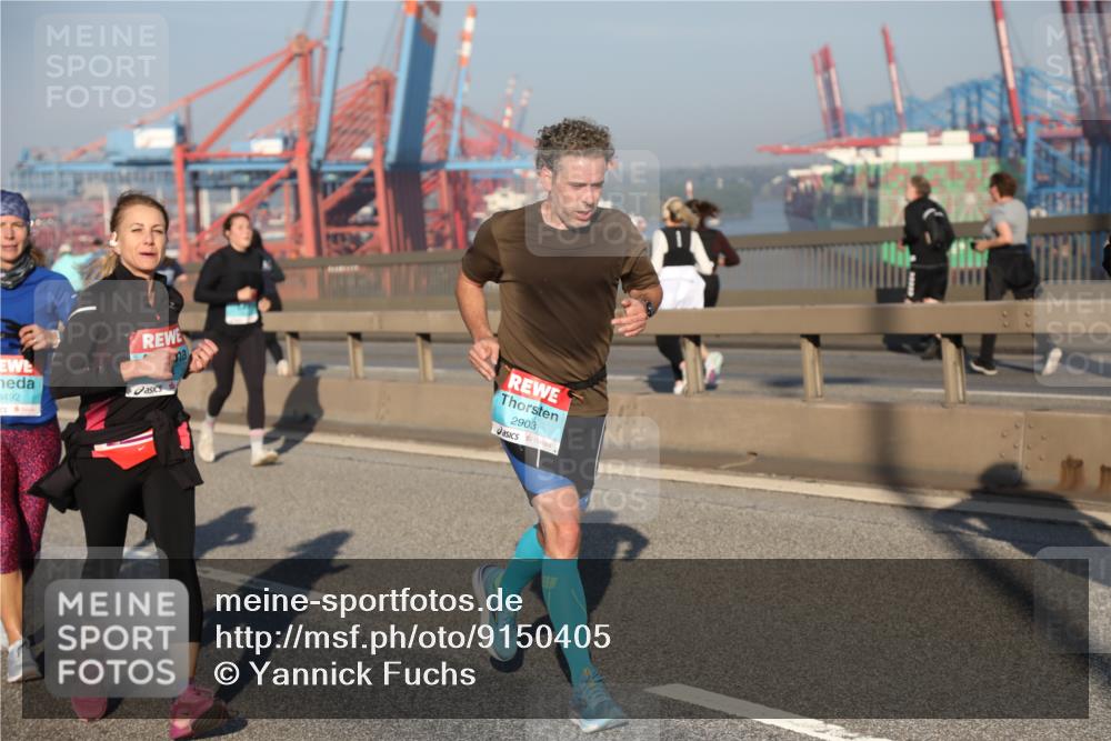03.10.2025 - Köhlbrandbrückenlauf Yannick Fuchs http://msf.ph/oto/9150405 03.10.2025 08:42:24 Position 2 8492, 2903 meine-sportfotos.de