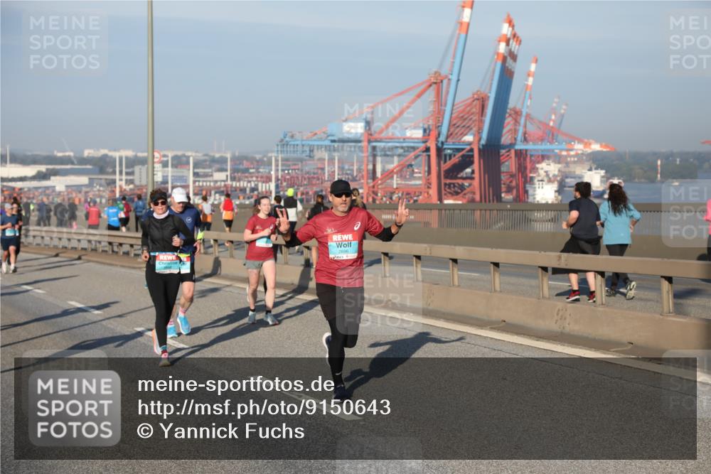 03.10.2025 - Köhlbrandbrückenlauf Yannick Fuchs http://msf.ph/oto/9150643 03.10.2025 08:42:56 Position 2 2696 meine-sportfotos.de