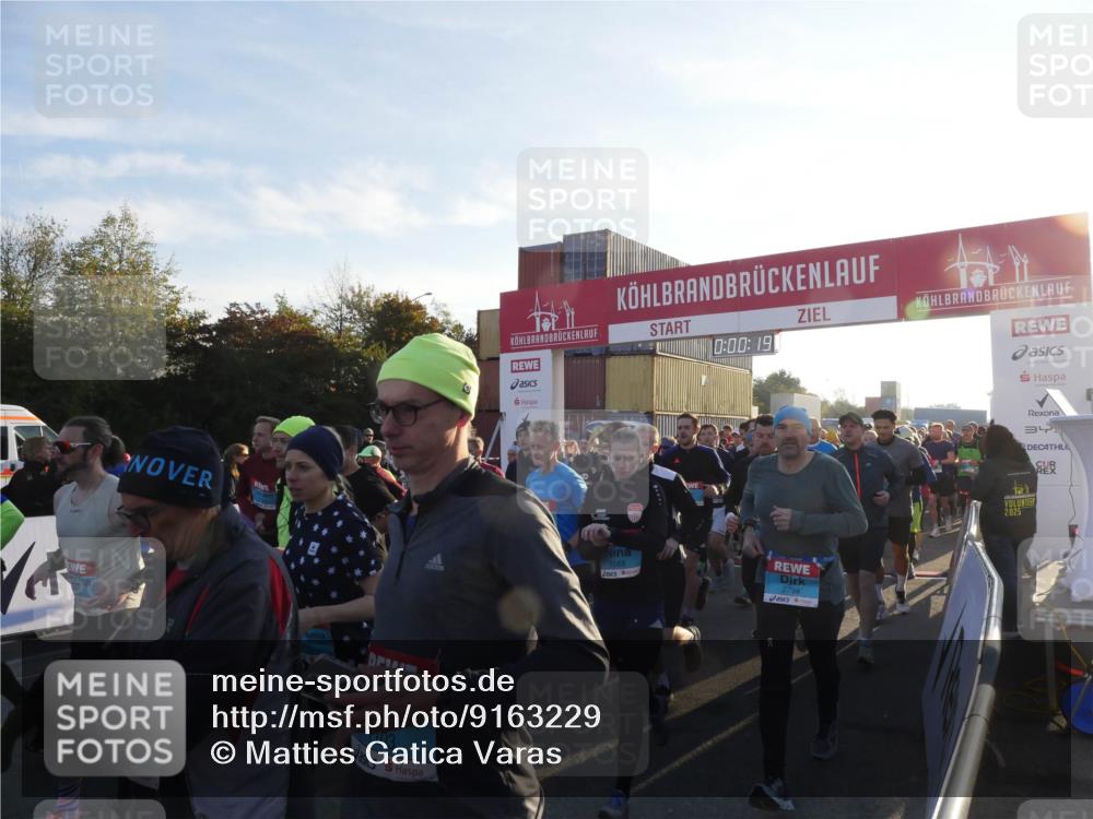 03.10.2025 - Köhlbrandbrückenlauf Matties Gatica Varas http://msf.ph/oto/9163229 03.10.2025 09:00:21 Ziel  meine-sportfotos.de