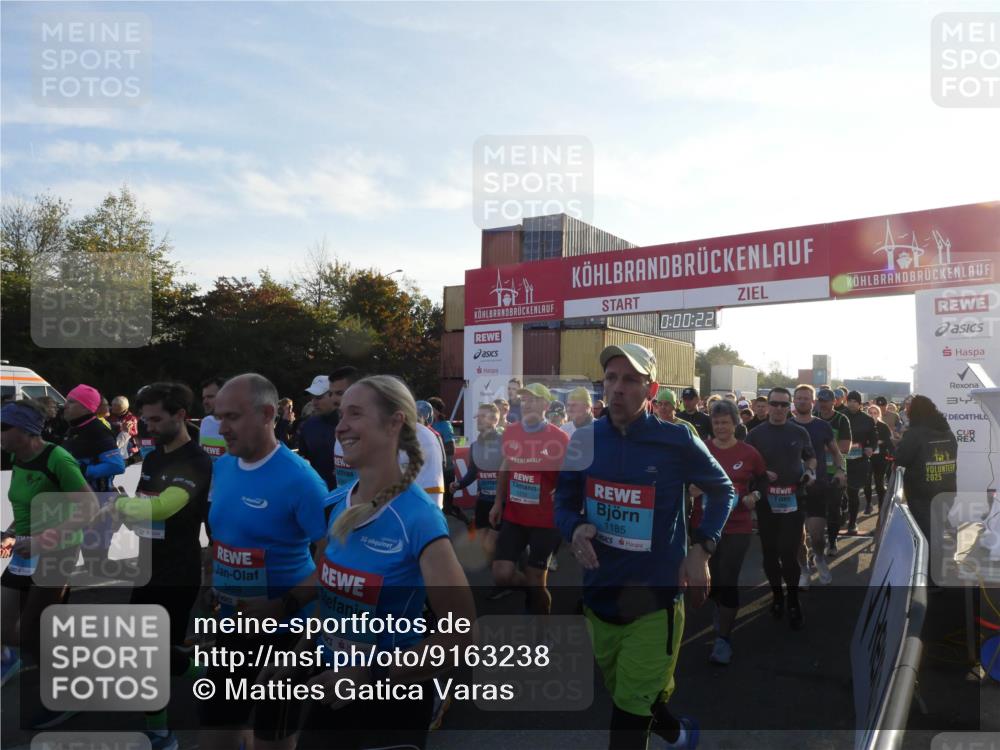 03.10.2025 - Köhlbrandbrückenlauf Matties Gatica Varas http://msf.ph/oto/9163238 03.10.2025 09:00:24 Ziel  meine-sportfotos.de