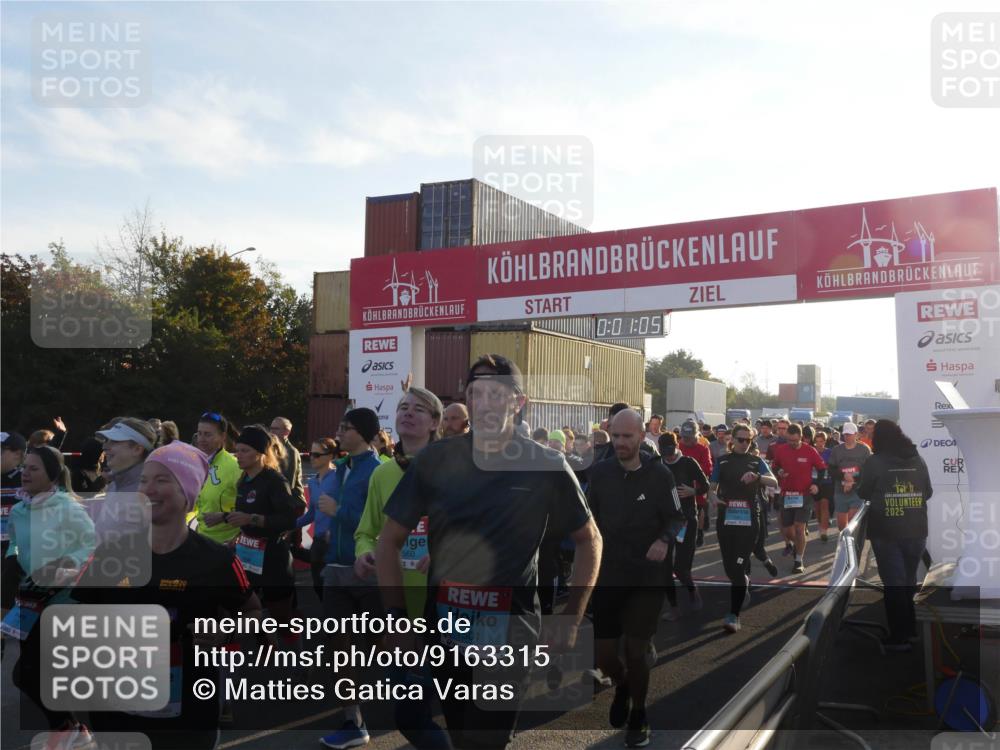 03.10.2025 - Köhlbrandbrückenlauf Matties Gatica Varas http://msf.ph/oto/9163315 03.10.2025 09:01:07 Ziel  meine-sportfotos.de