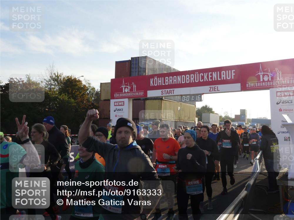 03.10.2025 - Köhlbrandbrückenlauf Matties Gatica Varas http://msf.ph/oto/9163333 03.10.2025 09:01:17 Ziel  meine-sportfotos.de