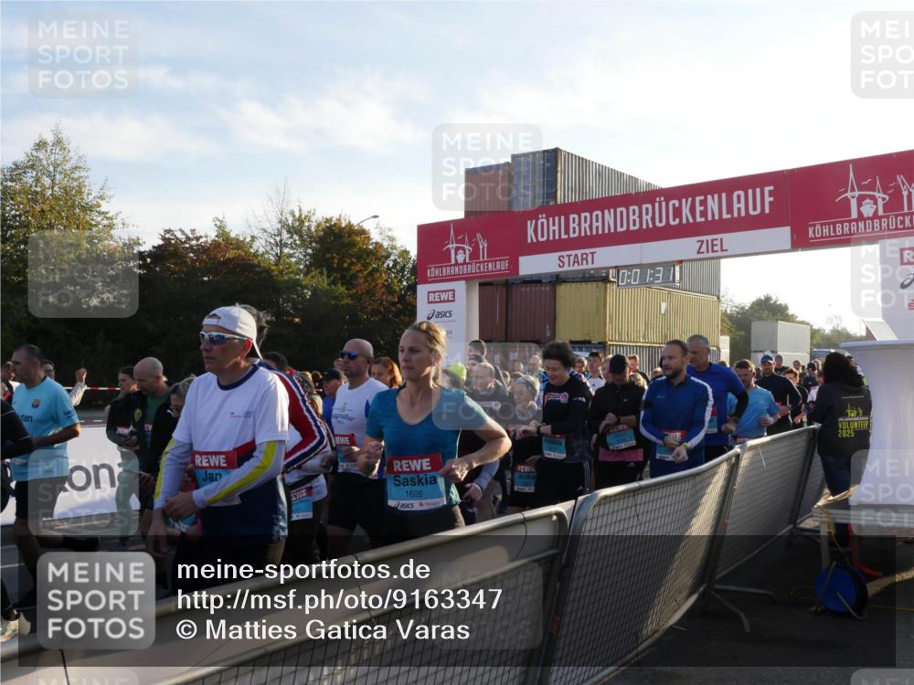 03.10.2025 - Köhlbrandbrückenlauf Matties Gatica Varas http://msf.ph/oto/9163347 03.10.2025 09:01:33 Ziel  meine-sportfotos.de