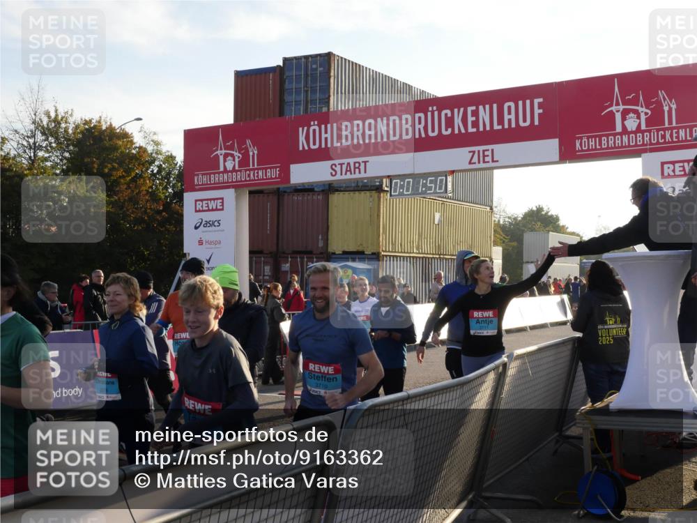 03.10.2025 - Köhlbrandbrückenlauf Matties Gatica Varas http://msf.ph/oto/9163362 03.10.2025 09:01:52 Ziel  meine-sportfotos.de