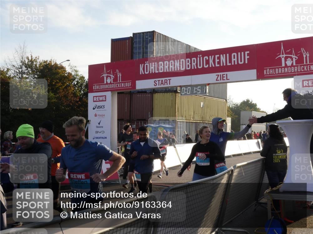 03.10.2025 - Köhlbrandbrückenlauf Matties Gatica Varas http://msf.ph/oto/9163364 03.10.2025 09:01:52 Ziel  meine-sportfotos.de