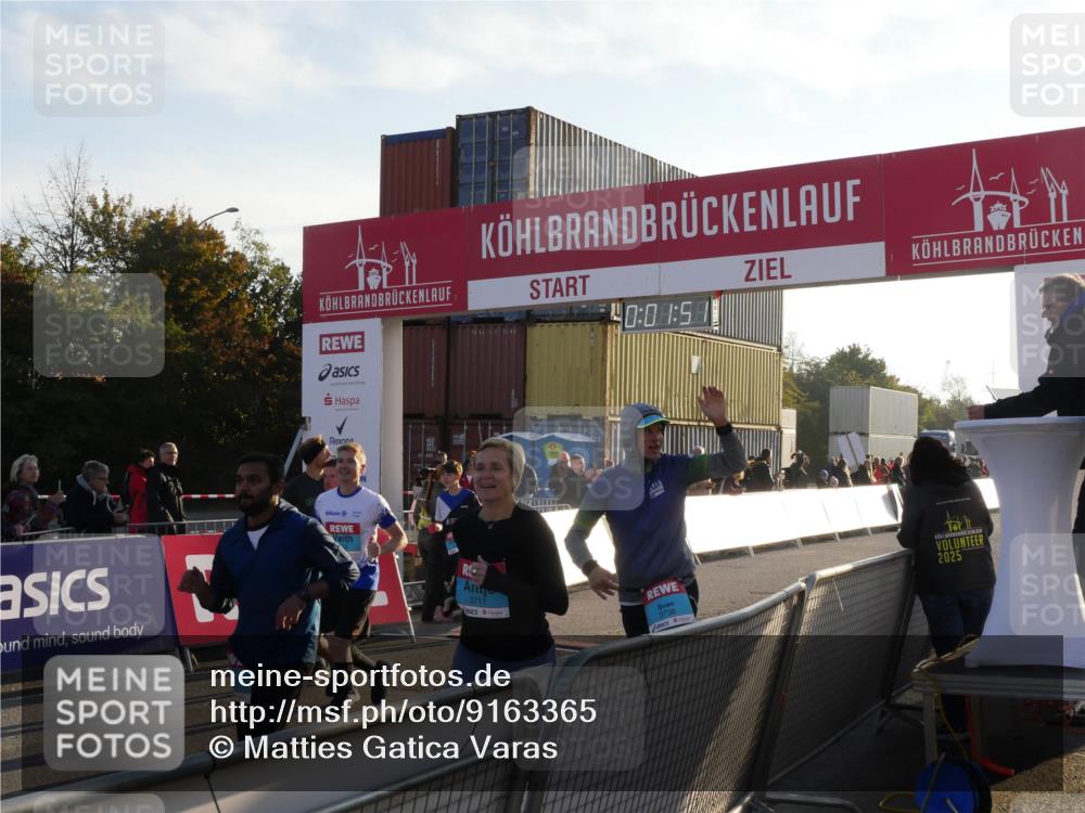 03.10.2025 - Köhlbrandbrückenlauf Matties Gatica Varas http://msf.ph/oto/9163365 03.10.2025 09:01:53 Ziel  meine-sportfotos.de