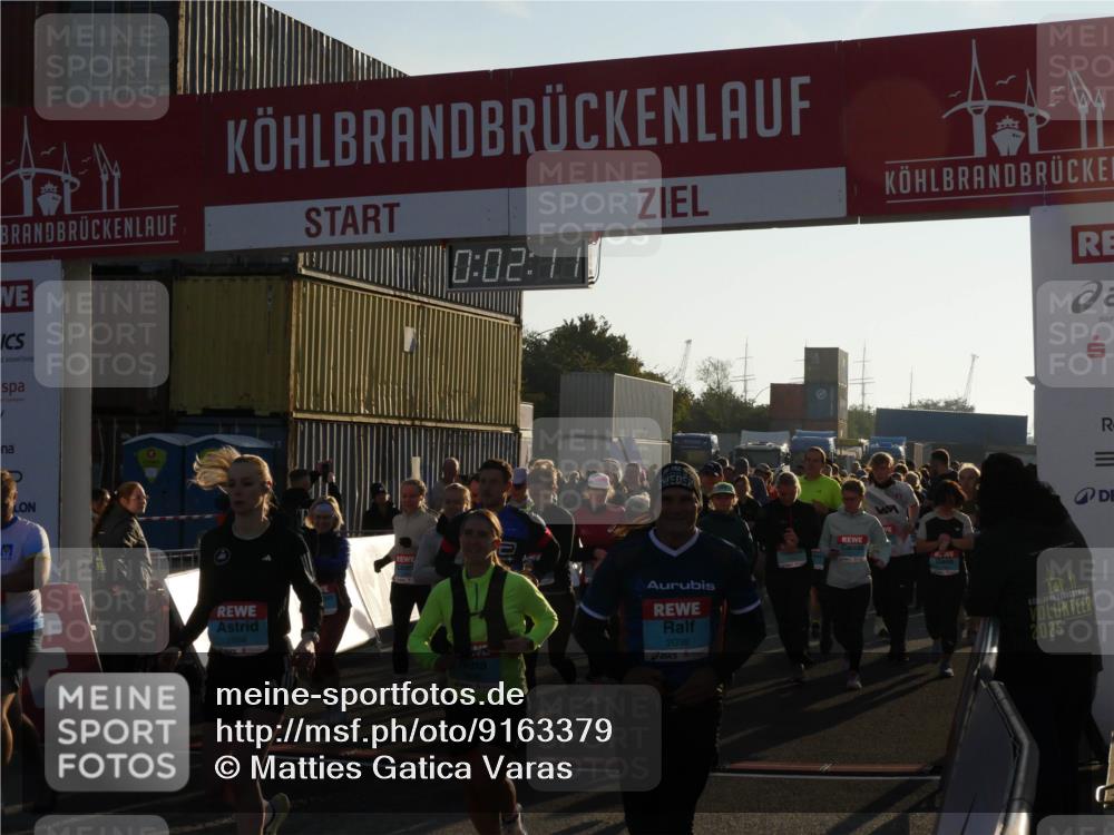 03.10.2025 - Köhlbrandbrückenlauf Matties Gatica Varas http://msf.ph/oto/9163379 03.10.2025 09:02:12 Ziel  meine-sportfotos.de