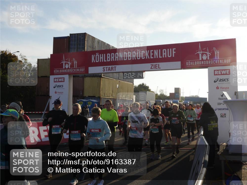 03.10.2025 - Köhlbrandbrückenlauf Matties Gatica Varas http://msf.ph/oto/9163387 03.10.2025 09:02:16 Ziel  meine-sportfotos.de
