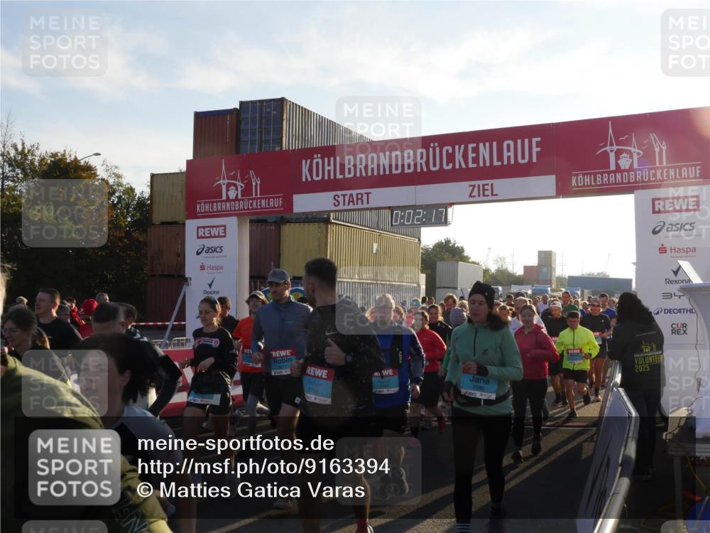 03.10.2025 - Köhlbrandbrückenlauf Matties Gatica Varas http://msf.ph/oto/9163394 03.10.2025 09:02:19 Ziel  meine-sportfotos.de