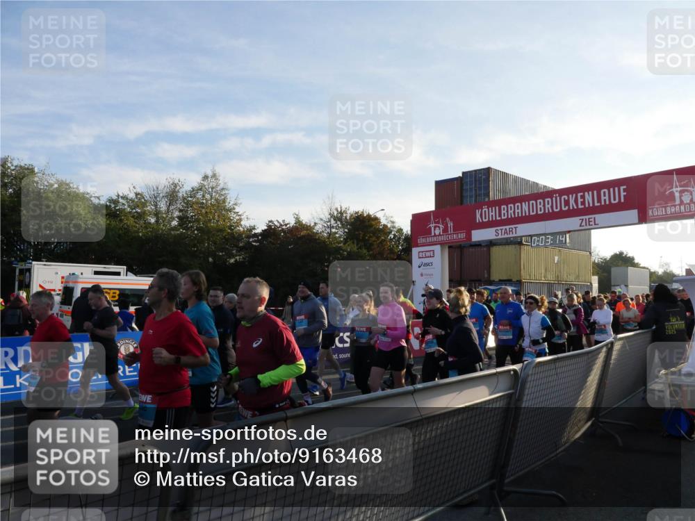 03.10.2025 - Köhlbrandbrückenlauf Matties Gatica Varas http://msf.ph/oto/9163468 03.10.2025 09:03:16 Ziel  meine-sportfotos.de