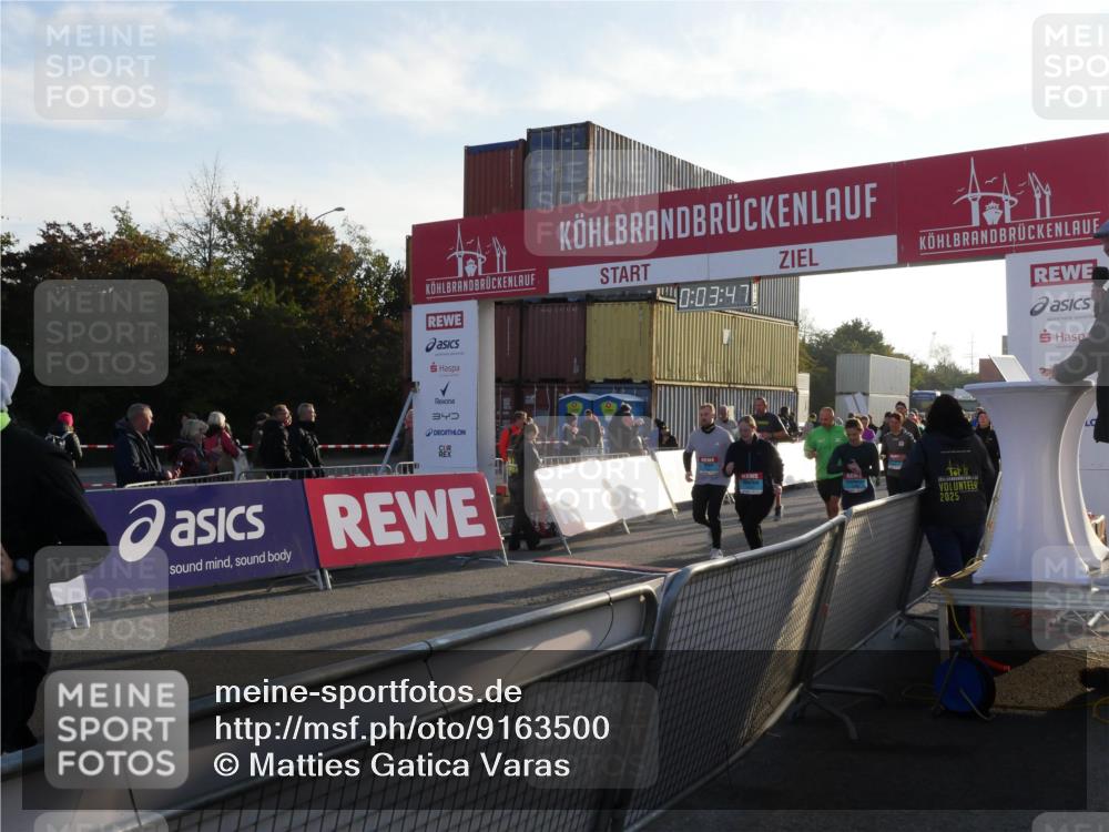 03.10.2025 - Köhlbrandbrückenlauf Matties Gatica Varas http://msf.ph/oto/9163500 03.10.2025 09:03:49 Ziel  meine-sportfotos.de