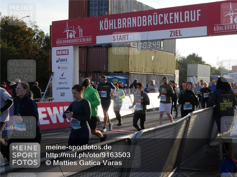 03.10.2025 - Köhlbrandbrückenlauf Matties Gatica Varas http://msf.ph/oto/9163503 03.10.2025 09:03:51 Ziel  meine-sportfotos.de