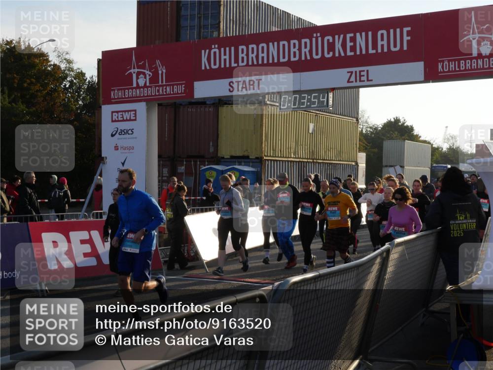 03.10.2025 - Köhlbrandbrückenlauf Matties Gatica Varas http://msf.ph/oto/9163520 03.10.2025 09:03:55 Ziel  meine-sportfotos.de