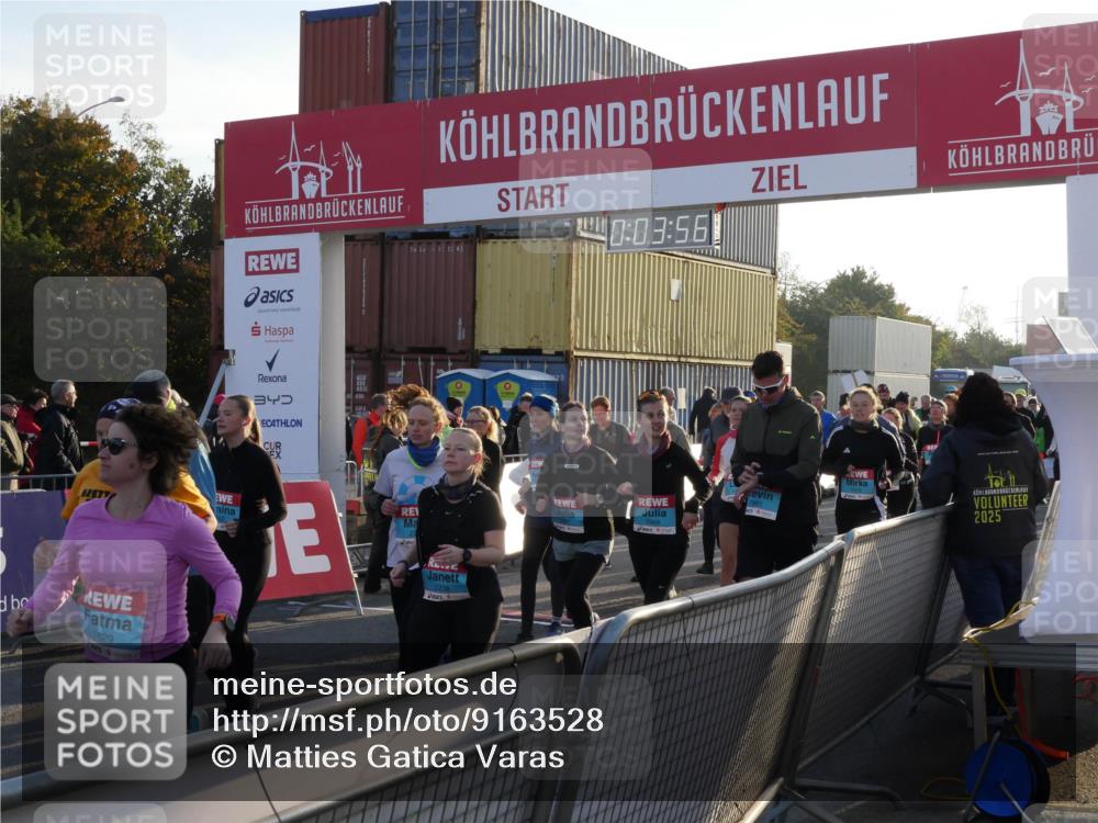03.10.2025 - Köhlbrandbrückenlauf Matties Gatica Varas http://msf.ph/oto/9163528 03.10.2025 09:03:58 Ziel  meine-sportfotos.de