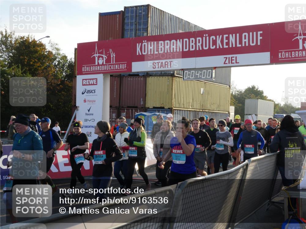 03.10.2025 - Köhlbrandbrückenlauf Matties Gatica Varas http://msf.ph/oto/9163536 03.10.2025 09:04:02 Ziel  meine-sportfotos.de