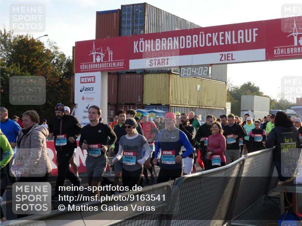 03.10.2025 - Köhlbrandbrückenlauf Matties Gatica Varas http://msf.ph/oto/9163541 03.10.2025 09:04:04 Ziel  meine-sportfotos.de