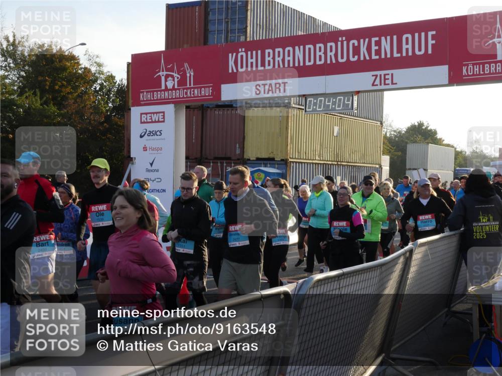 03.10.2025 - Köhlbrandbrückenlauf Matties Gatica Varas http://msf.ph/oto/9163548 03.10.2025 09:04:06 Ziel  meine-sportfotos.de