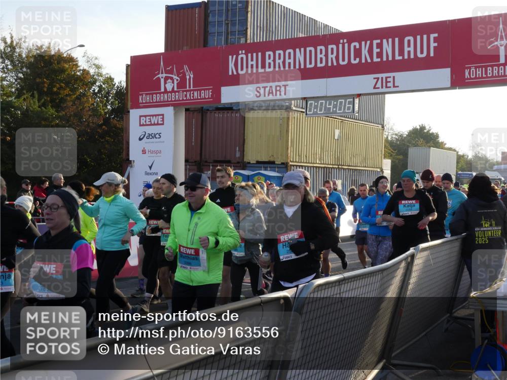 03.10.2025 - Köhlbrandbrückenlauf Matties Gatica Varas http://msf.ph/oto/9163556 03.10.2025 09:04:08 Ziel  meine-sportfotos.de