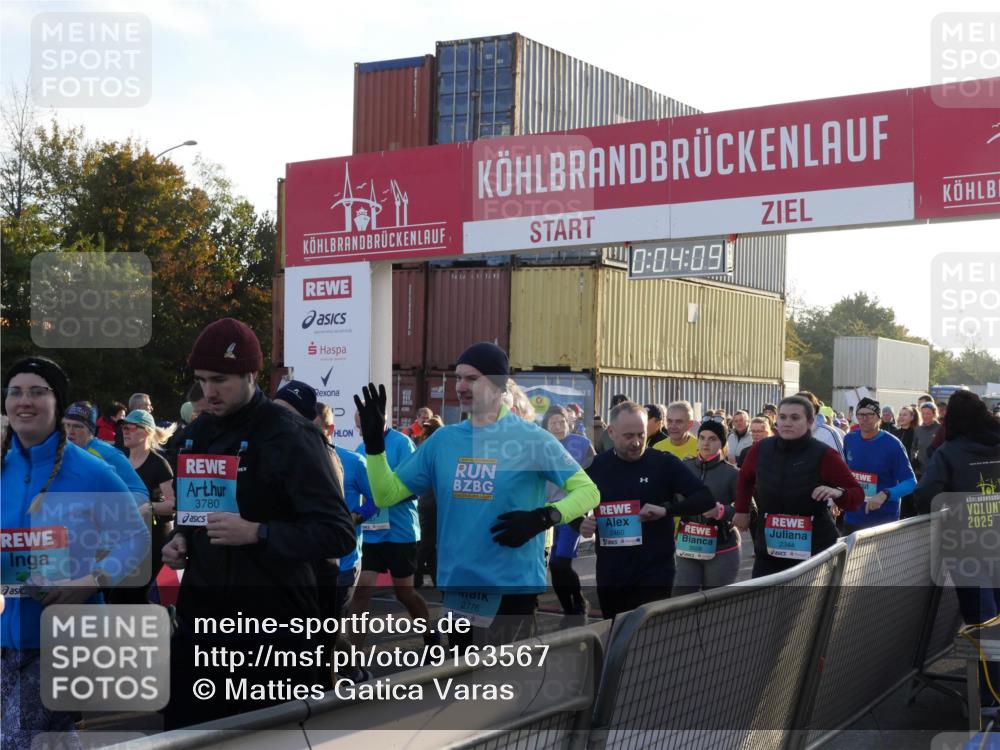 03.10.2025 - Köhlbrandbrückenlauf Matties Gatica Varas http://msf.ph/oto/9163567 03.10.2025 09:04:10 Ziel  meine-sportfotos.de
