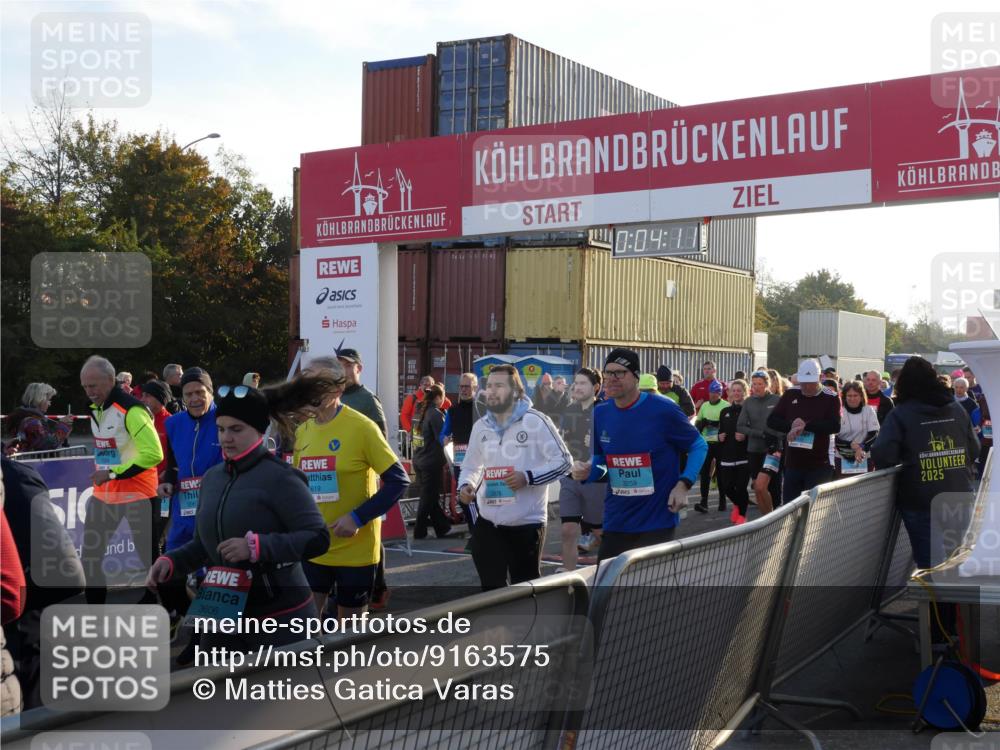 03.10.2025 - Köhlbrandbrückenlauf Matties Gatica Varas http://msf.ph/oto/9163575 03.10.2025 09:04:12 Ziel  meine-sportfotos.de