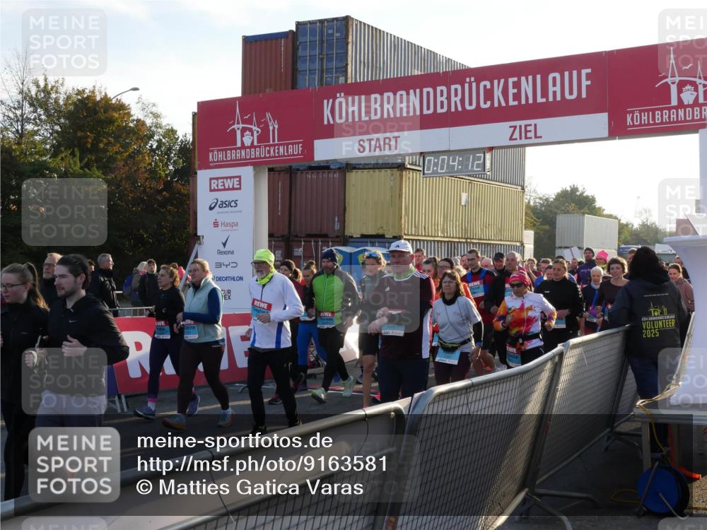 03.10.2025 - Köhlbrandbrückenlauf Matties Gatica Varas http://msf.ph/oto/9163581 03.10.2025 09:04:14 Ziel  meine-sportfotos.de