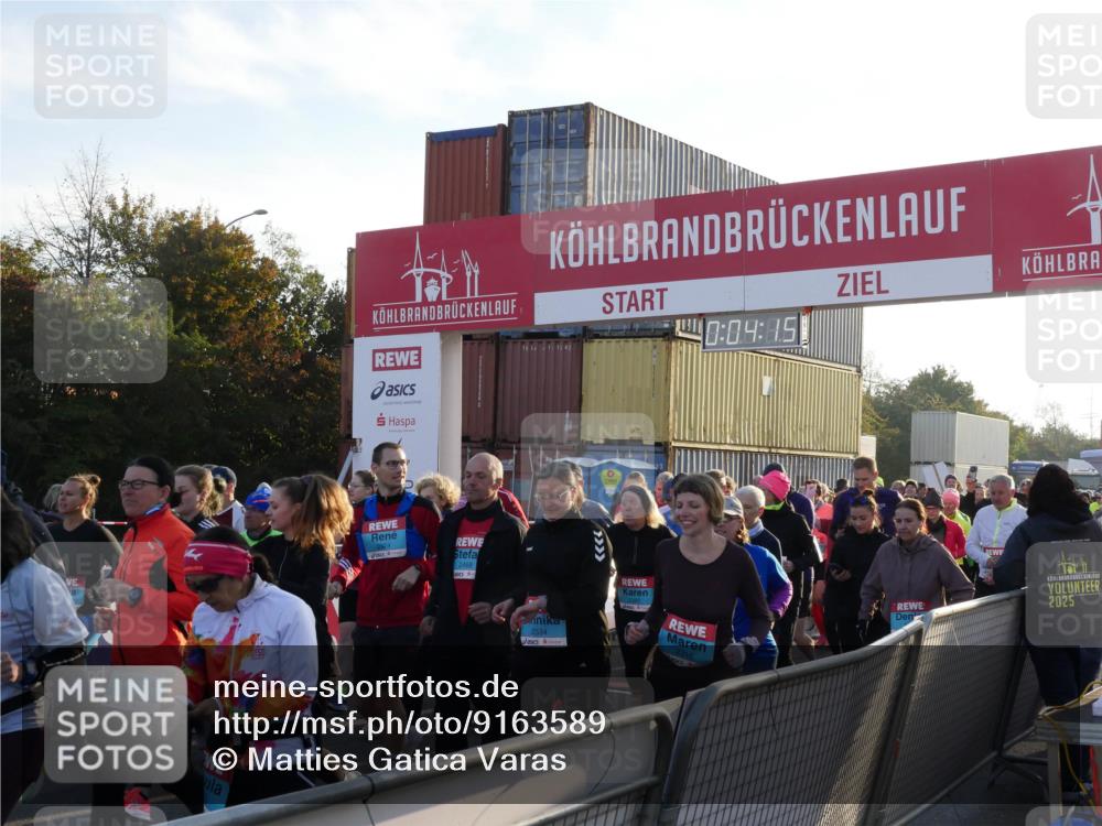03.10.2025 - Köhlbrandbrückenlauf Matties Gatica Varas http://msf.ph/oto/9163589 03.10.2025 09:04:17 Ziel  meine-sportfotos.de