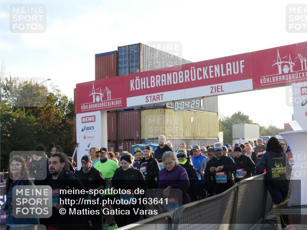 03.10.2025 - Köhlbrandbrückenlauf Matties Gatica Varas http://msf.ph/oto/9163641 03.10.2025 09:04:30 Ziel  meine-sportfotos.de