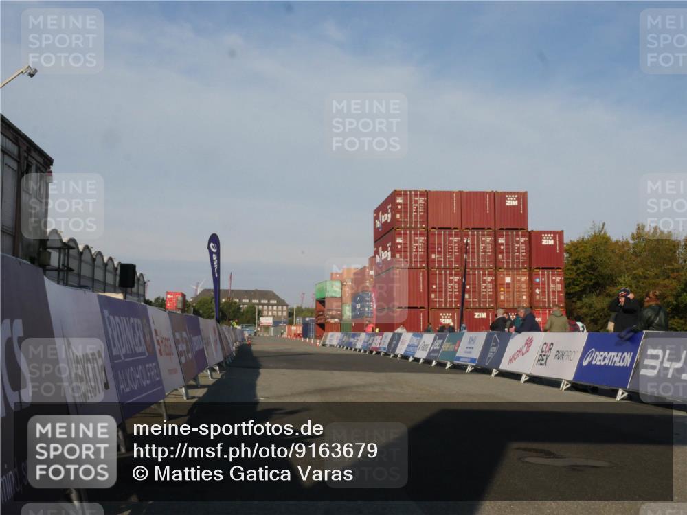 03.10.2025 - Köhlbrandbrückenlauf Matties Gatica Varas http://msf.ph/oto/9163679 03.10.2025 09:31:17 Ziel  meine-sportfotos.de