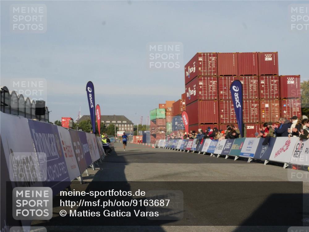 03.10.2025 - Köhlbrandbrückenlauf Matties Gatica Varas http://msf.ph/oto/9163687 03.10.2025 09:43:54 Ziel 3247 meine-sportfotos.de