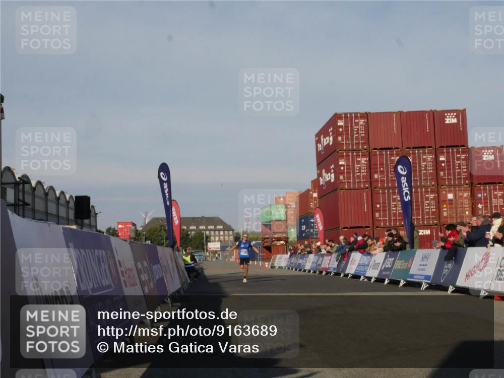 03.10.2025 - Köhlbrandbrückenlauf Matties Gatica Varas http://msf.ph/oto/9163689 03.10.2025 09:43:58 Ziel 3247 meine-sportfotos.de