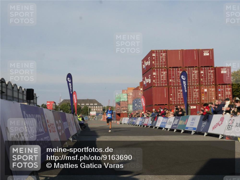 03.10.2025 - Köhlbrandbrückenlauf Matties Gatica Varas http://msf.ph/oto/9163690 03.10.2025 09:43:58 Ziel 3247 meine-sportfotos.de