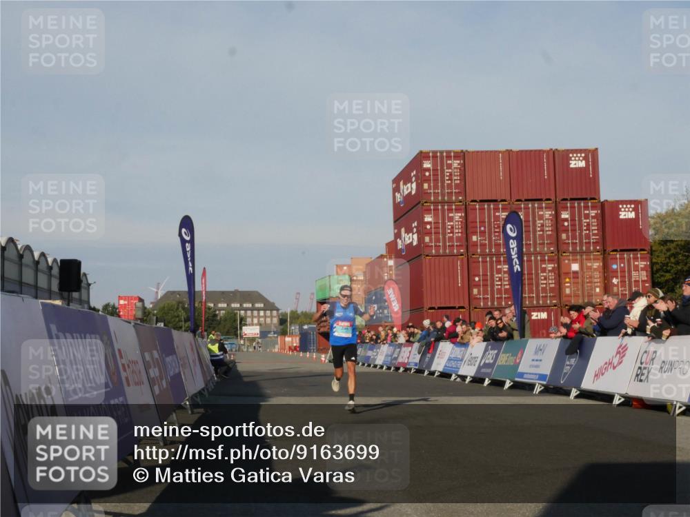 03.10.2025 - Köhlbrandbrückenlauf Matties Gatica Varas http://msf.ph/oto/9163699 03.10.2025 09:44:01 Ziel 3247 meine-sportfotos.de