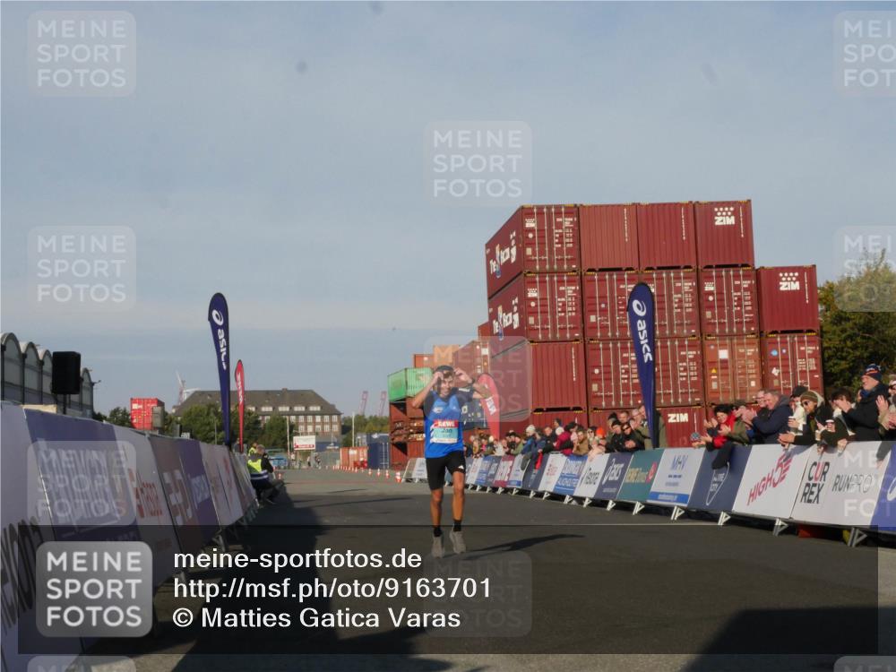 03.10.2025 - Köhlbrandbrückenlauf Matties Gatica Varas http://msf.ph/oto/9163701 03.10.2025 09:44:02 Ziel 3247 meine-sportfotos.de